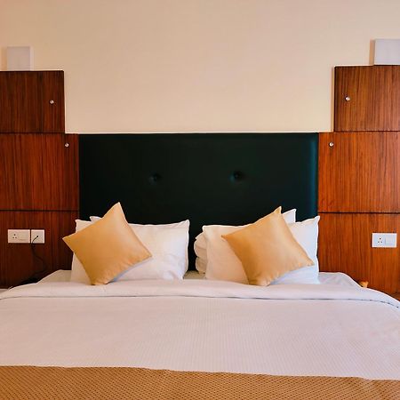 Hotel Presidency Kochi Exterior foto
