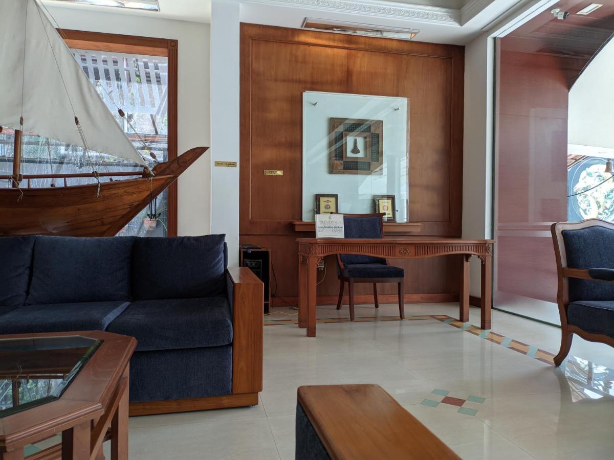 Hotel Presidency Kochi Exterior foto
