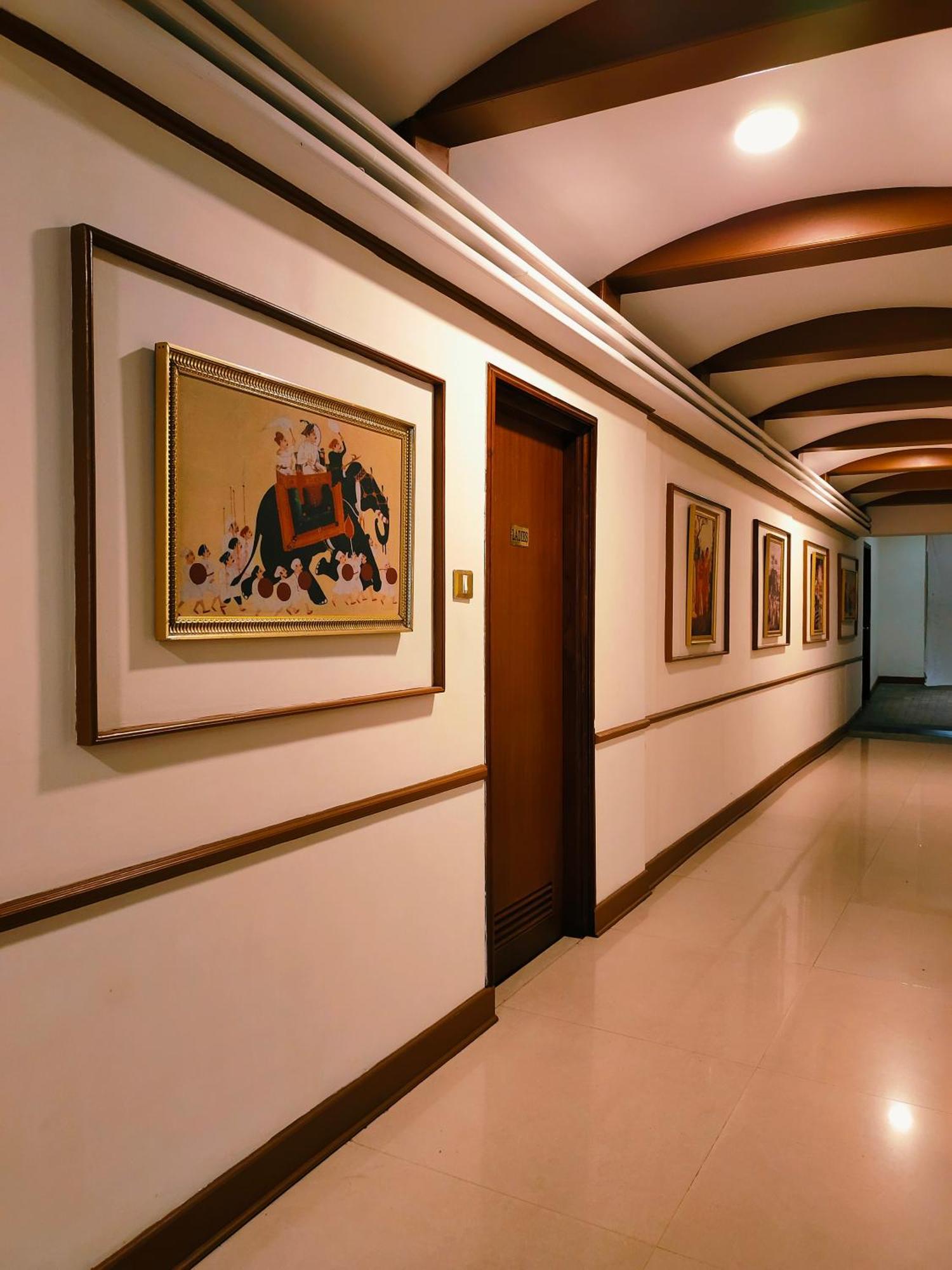 Hotel Presidency Kochi Exterior foto