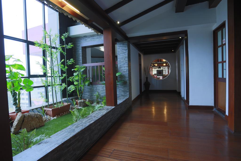 Hotel Presidency Kochi Exterior foto