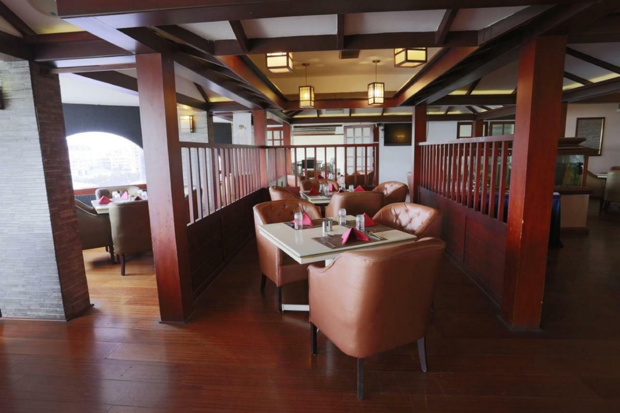 Hotel Presidency Kochi Exterior foto