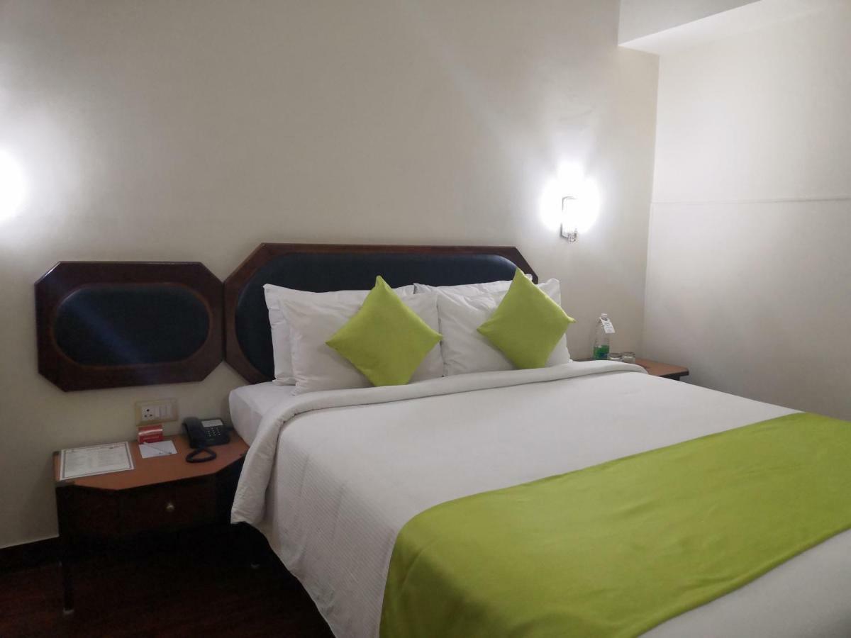 Hotel Presidency Kochi Exterior foto