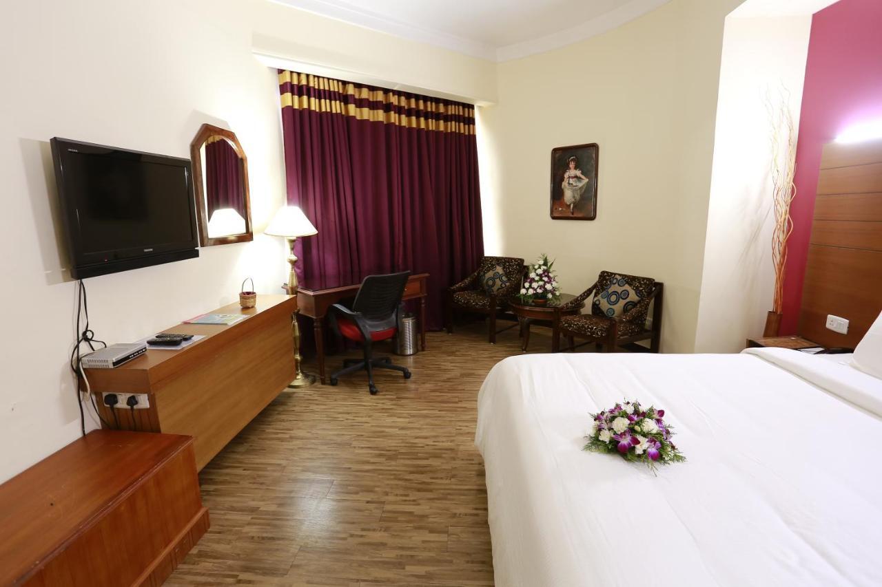Hotel Presidency Kochi Exterior foto
